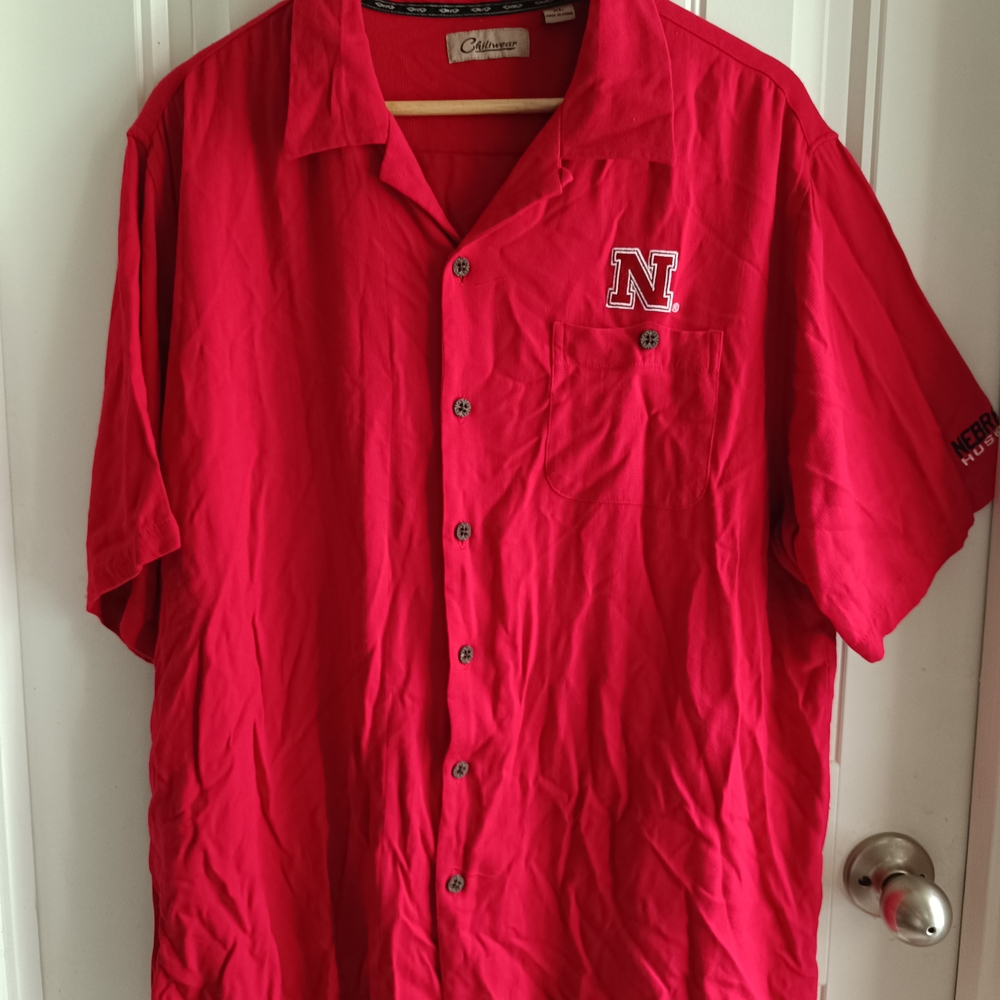 XL Chiliwear Nebraska Huskers Button Up Shirt Hawaiian Tropical Travel Casual